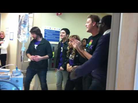 Profilový obrázek - Izzy dances to Pentatonix live at All Children's Hospital in St. Petersburg, FL