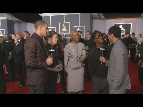 Profilový obrázek - J. Cole, Lupe Fiasco Bring Their Moms to Grammy Red Carpet