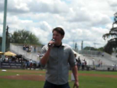 Profilový obrázek - James Durbin sings Star Spangled Banner acappella