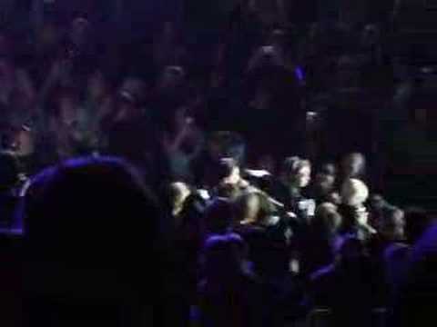 Profilový obrázek - Jared sings in the crowd