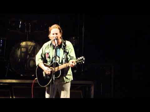 Profilový obrázek - Jeffgarden.com - Pearl Jam Eddie Vedder sing New Song at PJ20 9/4