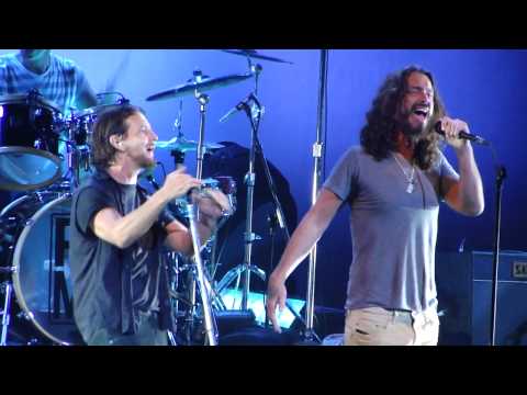 Profilový obrázek - Jeffgarden.com - PJ20 Pearl Jam Concert Temple of the Dog Hunger Strike HD 9/3