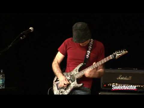 Profilový obrázek - Joe Satriani Plays "Flying in a Blue Dream" Live at Sweetwater