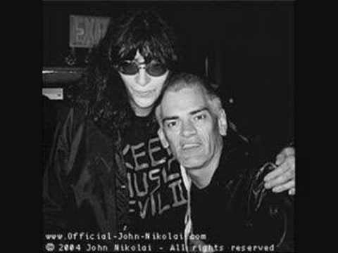 Profilový obrázek - Joey Ramone - I Am Seeing UFO's (Live 1997)