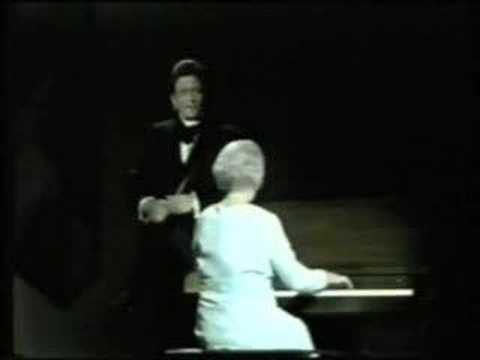 Profilový obrázek - Johnny Cash and his Mom perform "The Unclouded Day"