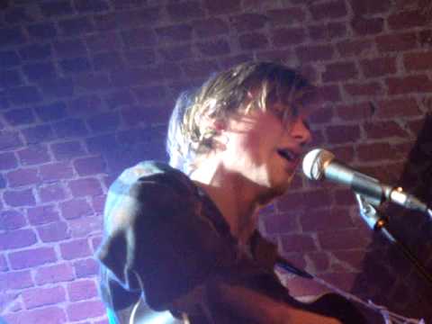 Profilový obrázek - Johnny Flynn - Tickle Me Pink (acoustic, live) - Botanique, Brussels, 23 November 2010