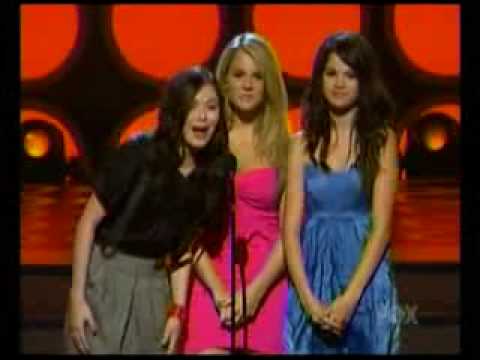 Profilový obrázek - JoJo , Selena Gomez, and Miranda Cosgrove at teen choice 2008