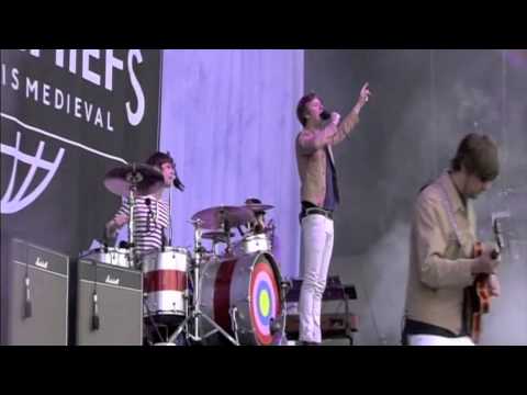 Profilový obrázek - Kaiser Chiefs - Starts With Nothing (Live at Rock Werchter 2011)