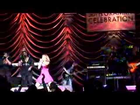 Profilový obrázek - Kat Deluna In The End 50th Grammys Celebration