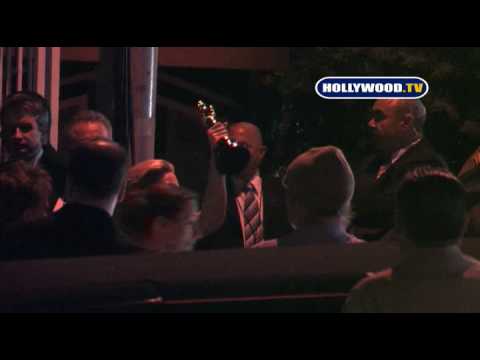 Profilový obrázek - Kate Winslet Shows Her Oscar At The Oscar After Party.
