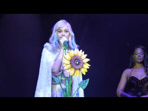 Profilový obrázek - Katy Perry By The Grace Of God  Prismatic World Tour Live