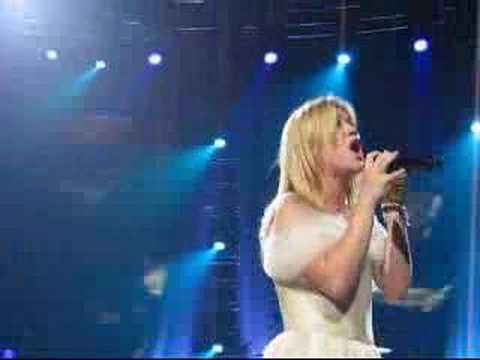 Profilový obrázek - Kelly Clarkson Behind These Hazel Eyes Nashville QUALITY AUDIO AND VIDEO