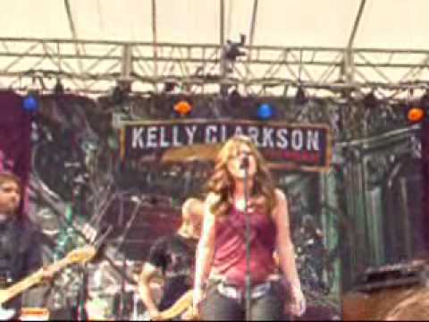 Profilový obrázek - Kelly Clarkson performing "How I feel" On GMA