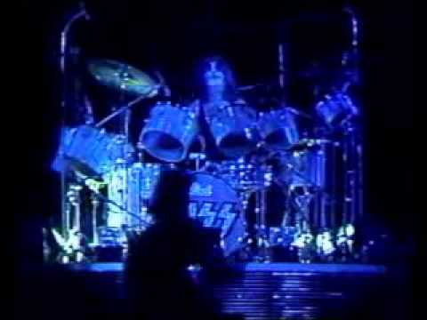 Profilový obrázek - Kiss - Peter Criss Drum Solo & 100000 Years Ending Live 1975