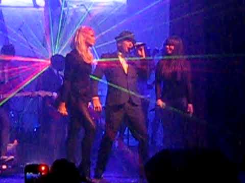 Profilový obrázek - Lauren Bennett and Chelsea Korka from the Paradiso Girls performing "Feeling Good" with Matt Goss