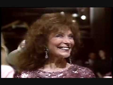 Profilový obrázek - Loretta Lynn inducted into the Hall of Fame {1988}