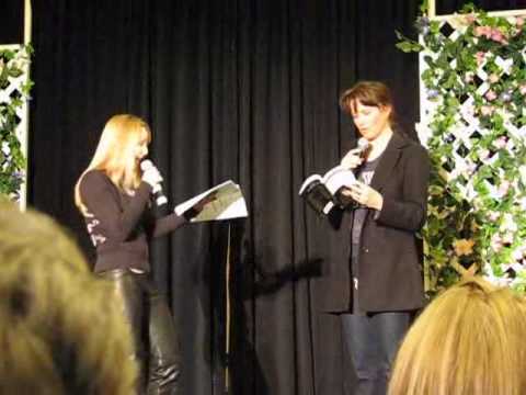 Profilový obrázek - Lucy Lawless & Renee O'Conner at 2010 XWP Con- Pt 2 of 3