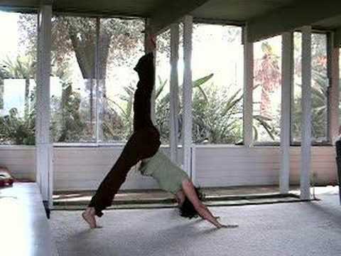 Profilový obrázek - Lulu Bandha's Yoga Kira Ryder - Vinyasa Sequence.