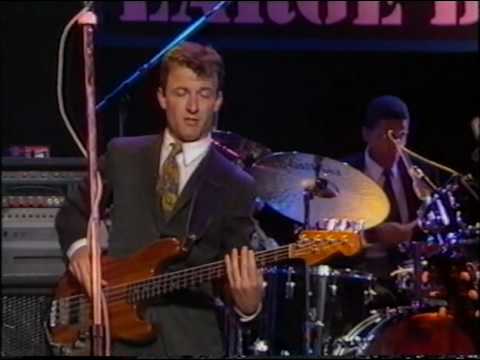 Profilový obrázek - Lyle Lovett and his Large Band - She's hot to go
