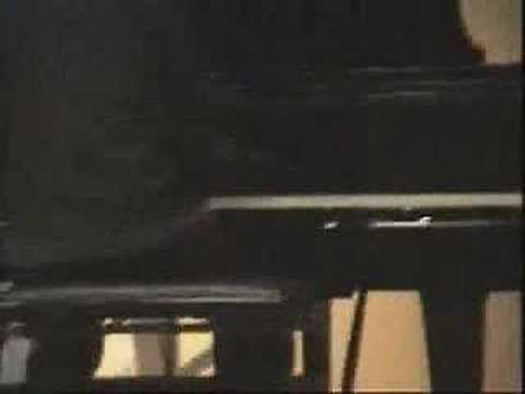 Profilový obrázek - Matthew Bellamy on Grand Piano