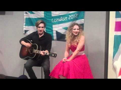 Profilový obrázek - McFly's Tom Fletcher and sister Carrie perform the official olympic mascot song On A Rainbow!