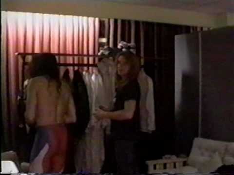 Profilový obrázek - Megadeth - Backstage (rare footage of behind the scenes) picking out stage clothes in 1990