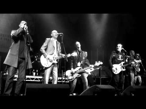 Profilový obrázek - Mick Jones from The Clash The Farm Pete Wylie Armagideon Time live Liverpool 24the Sept 2011
