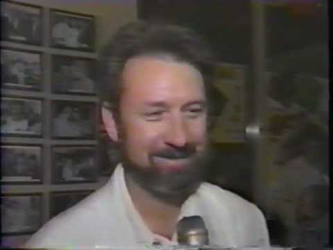Profilový obrázek - Mike Nesmith (and Micky Dolenz) interviewed at the Greek Theatre (1986)