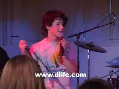 Profilový obrázek - Nick Jonas Reveals His Diabetes--Great Sound
