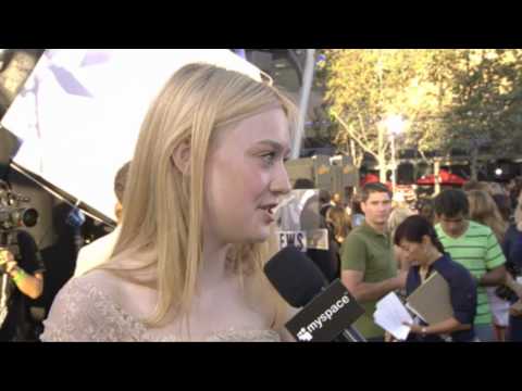 Profilový obrázek - Nikki Reed, Bryce Dallas Howard, Dakota Fanning Interview: Eclipse Movie Premiere