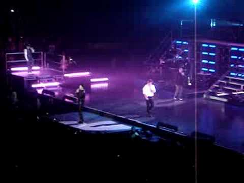 Profilový obrázek - NKOTB live in Toronto - "If You Go Away" (full song) JOE starts!