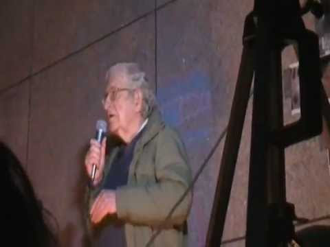 Profilový obrázek - Noam Chomsky Addresses Occupy Boston Protesters: NewsParticipation.com