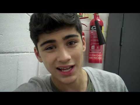 Profilový obrázek - One Direction's Zayn Malik tells Sugarscape about his fist kiss and celeb crush!