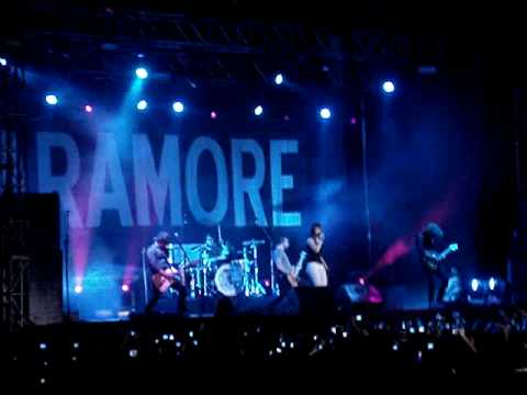 Profilový obrázek - Paramore 04. Whoa Live In Chile DVD