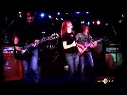 Profilový obrázek - Paramore - Here We Go Again Live (Fearless Music)