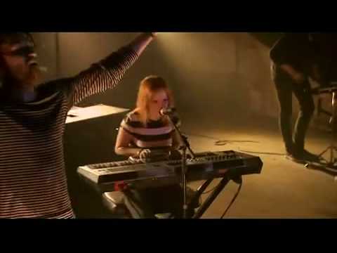 Profilový obrázek - Paramore- The Final Riot! Live In Chicago- We Are Broken- Track 12