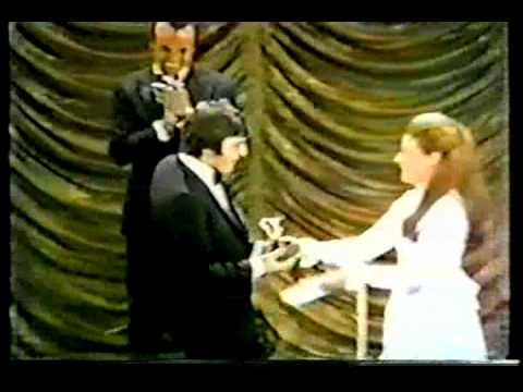 Profilový obrázek - PATTY DUKE Presents AL PACINO With Tony Award 1969