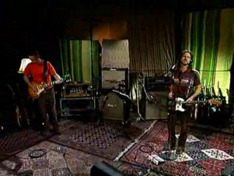 Profilový obrázek - Pearl Jam - Hard To Imagine (Live @ AOL Sessions 2006)