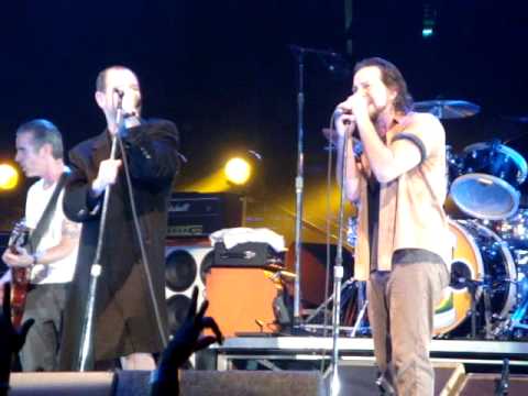 Profilový obrázek - Pearl Jam with Mike Ness - "Down" - Philly Spectrum 10/28/09