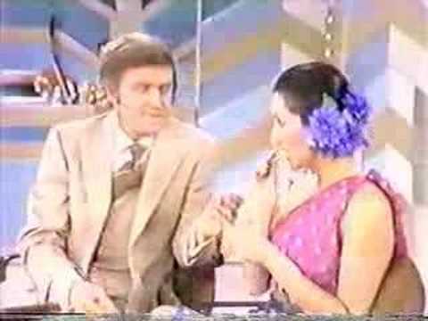 Profilový obrázek - Q&A with Cher on The Mike Douglas Show