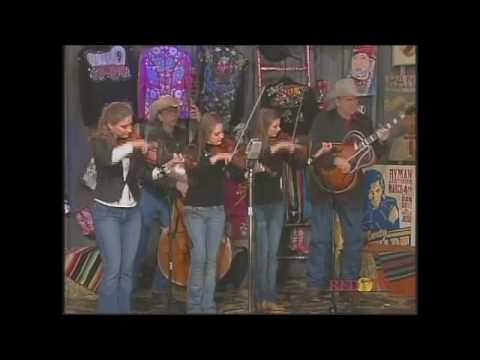 Profilový obrázek - Quebe Sisters Band on The Marty Stuart Show - "It's A Sin To Tell A Lie"