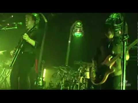 Profilový obrázek - Queens of the Stone Age - Burn the Witch (live @ The Guvernment, 2007) *HQ*