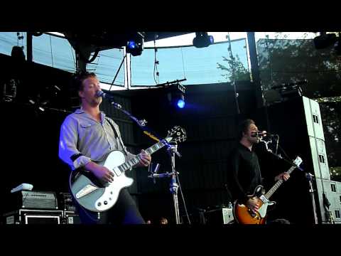 Profilový obrázek - Queens of the Stone Age w/Eddie Vedder - Make it Wit' Chu and Little Sister at Alpine Valley (PJ20)
