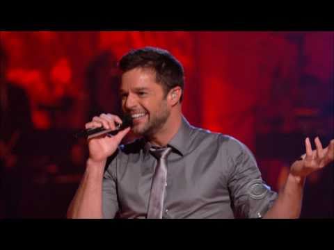 Profilový obrázek - Ricky Martin - The Best Thing About Me Is You (Live) [The 12th Annual A Home For The Holidays]