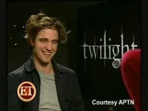 Profilový obrázek - Robert Pattinson is laughing! Keep laugh.