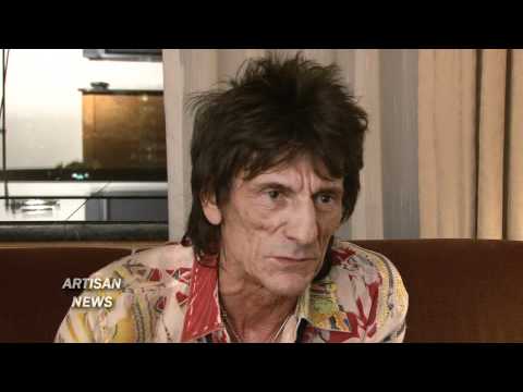 Profilový obrázek - RONNIE WOOD GIVES ROLLING STONES UPDATE, GETS THUMBS UP FROM ROD STEWART
