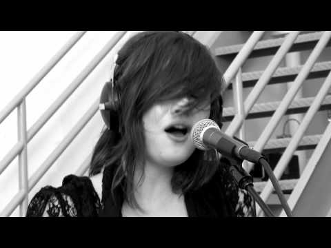 Profilový obrázek - Rose Elinor Dougall - Come Away WIth Me (Live Groupee Session)