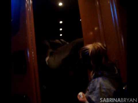 Profilový obrázek - Sabrina Bryan Vidblog 49: Strike a Pose on the Cheetah Bus