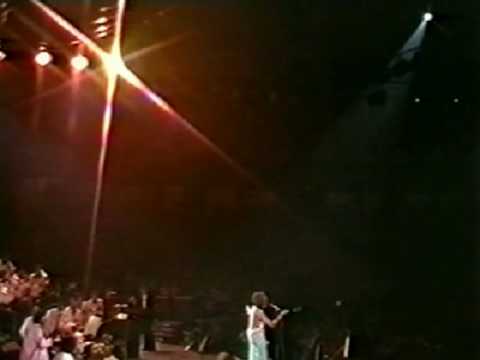 Profilový obrázek - Shirley Bassey - Goldfinger (Live at Royal Albert Hall)