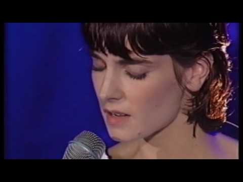 Profilový obrázek - Sinéad O'Connor : Chiquitita (ABBA) 1998